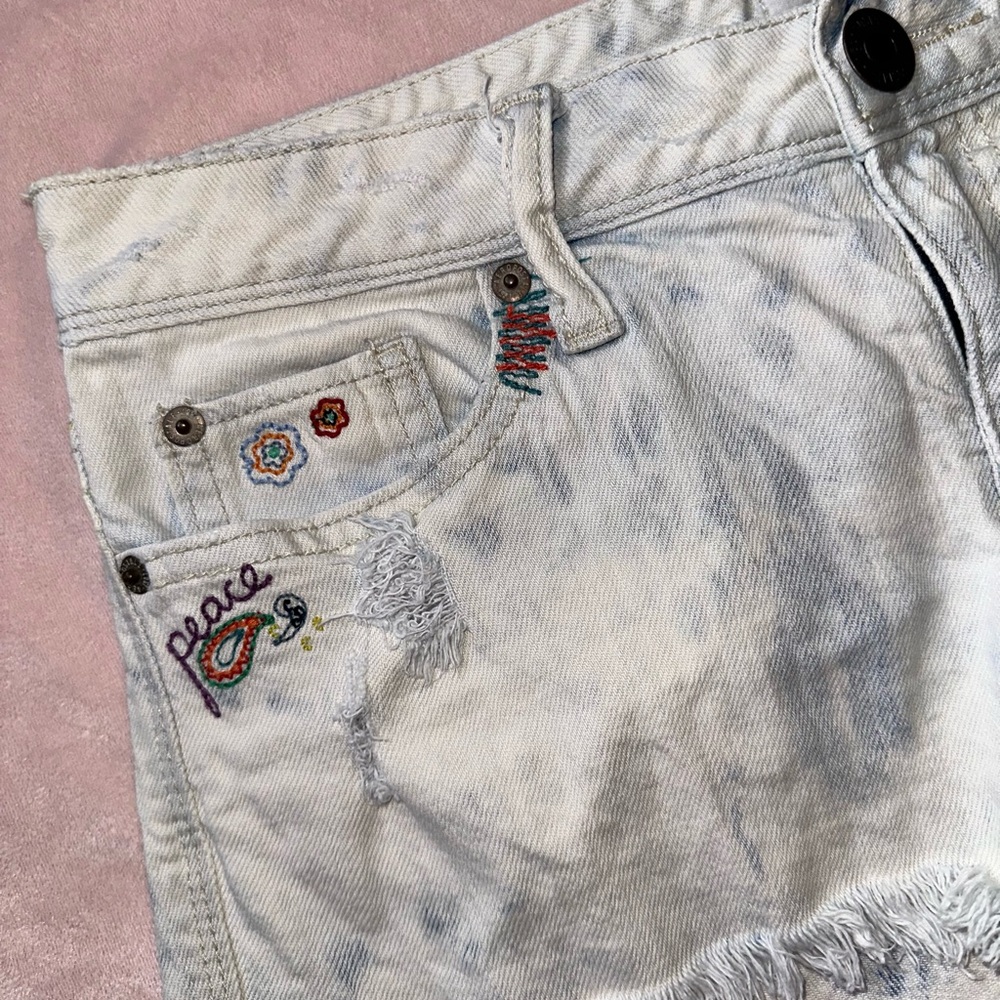 Y2K AÉROPOSTALE EMBROIDERED & FRAYED DISTRESSED DENIM SHORTS · SIZE 5/6 (JR's) - Picture 8 of 9